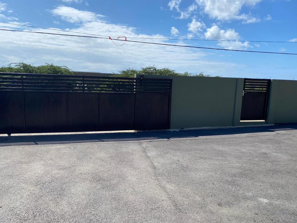 Cataleya Apartments Near Airport Willemstad Exterior photo